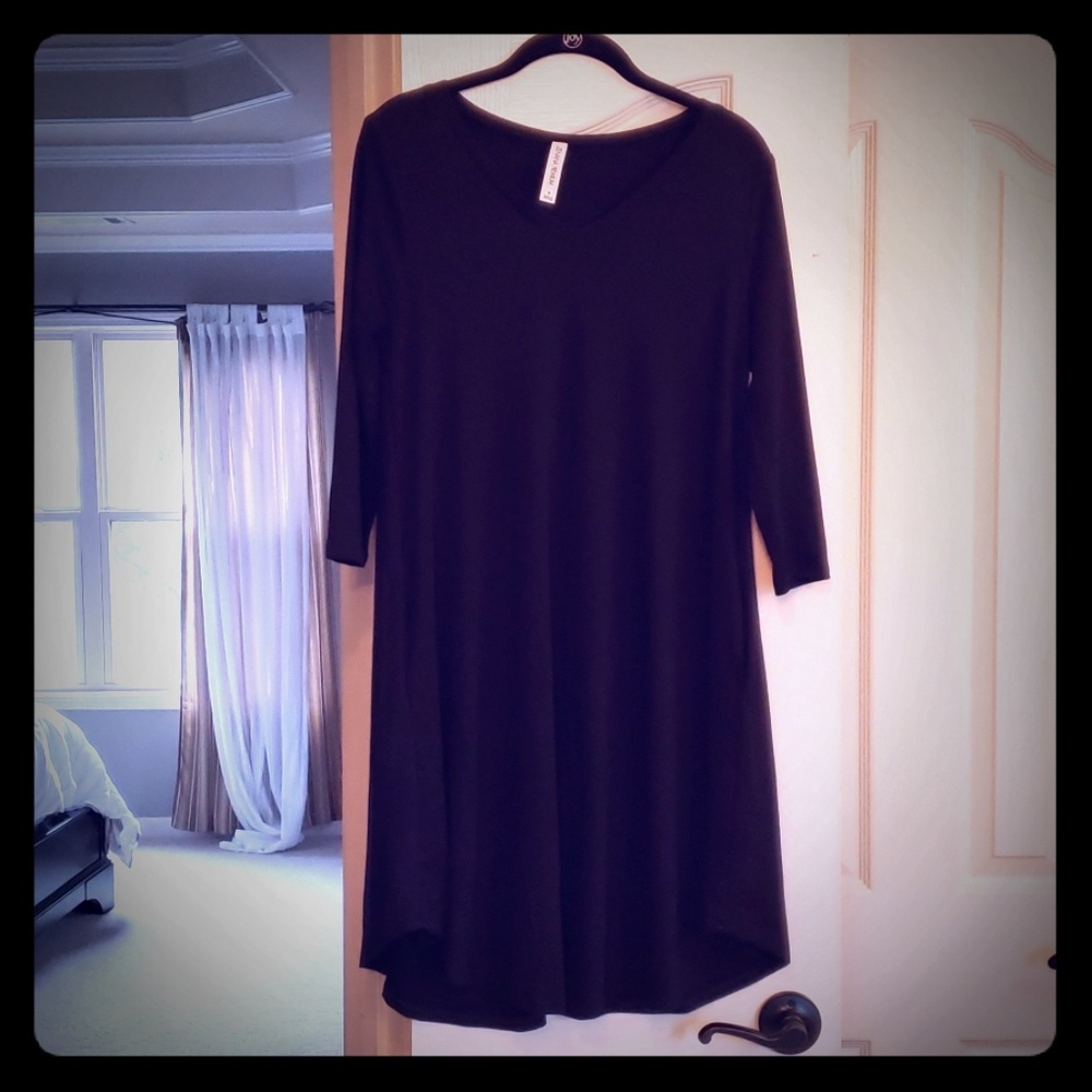 Black dress with pockets.